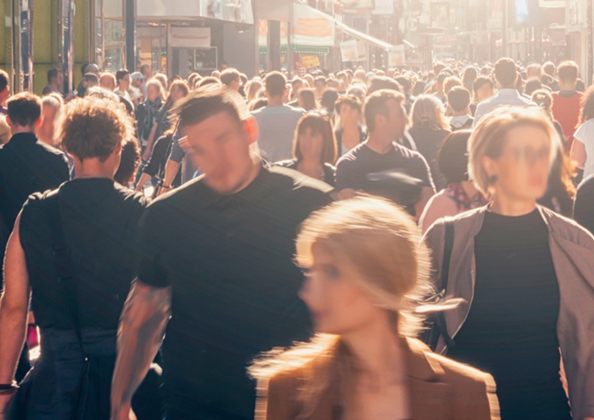 multitud-calle-shutterstock_740632636c